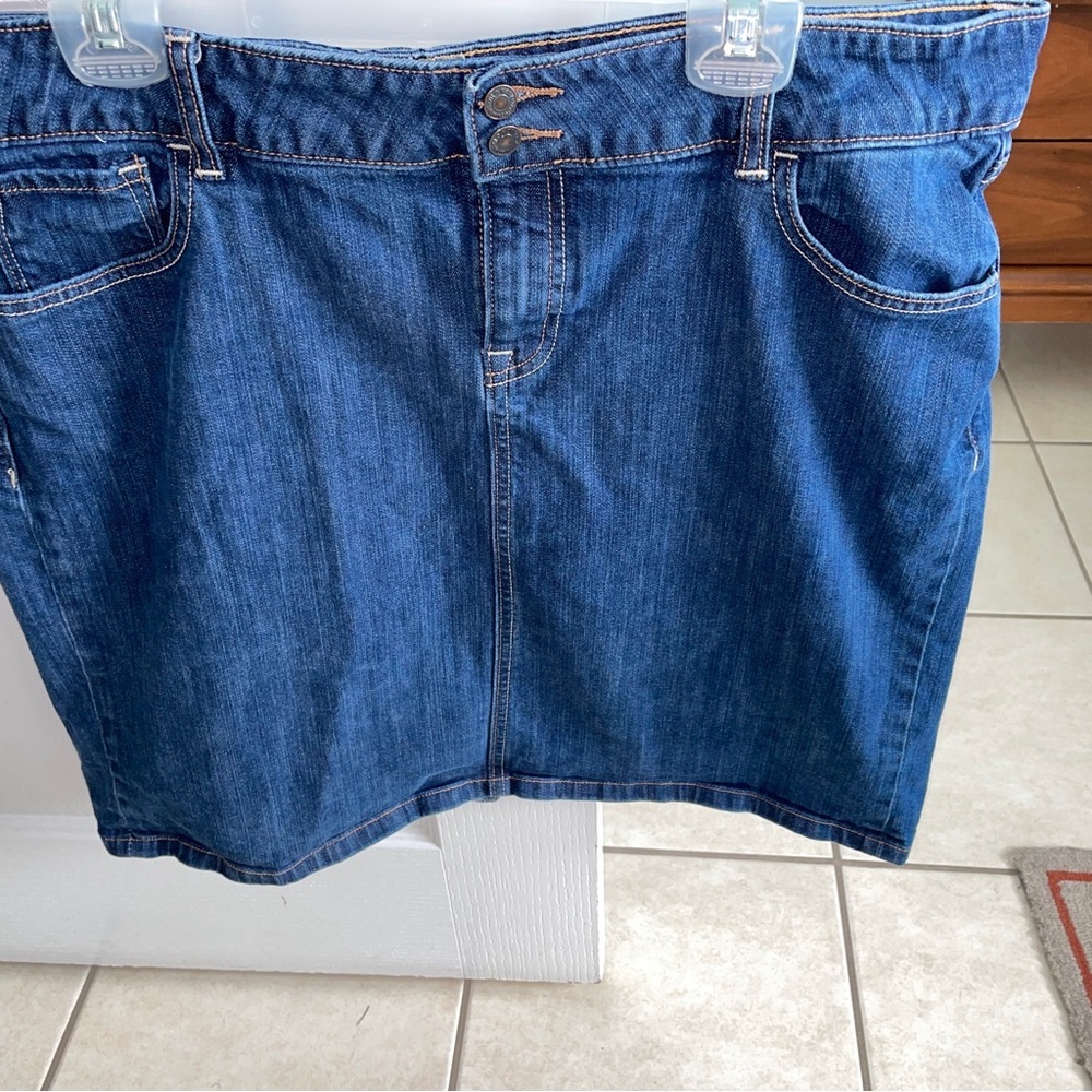 Old Navy blue jeans skirt. Size 18